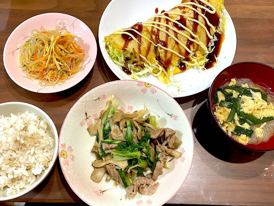 しろなと豚肉舞茸のオイスター炒め　大根入り春雨サラダ　キャベツ焼き　ニラ玉春雨スープ|おさむん17さん