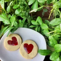 Heart-shaped thumbprint strawberry jam cookies|Nivineさん