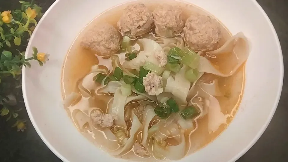 Homemade noodle soup with chicken meatballs|Mrs.Tandoori Channelさん