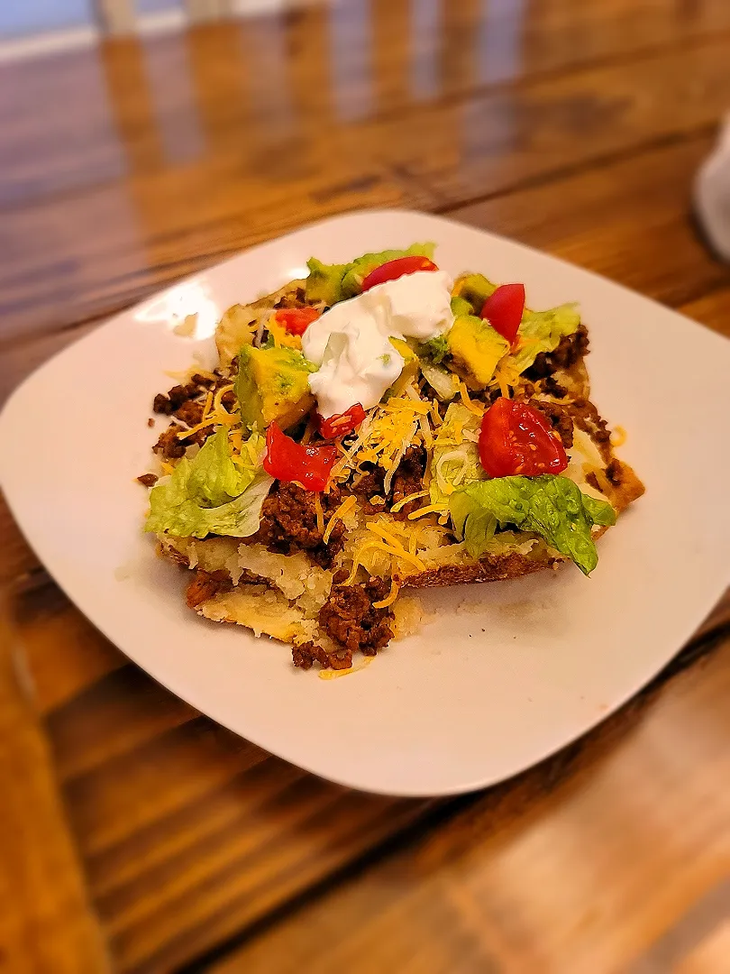 Loaded taco baked potatoes|Travis Stoneさん