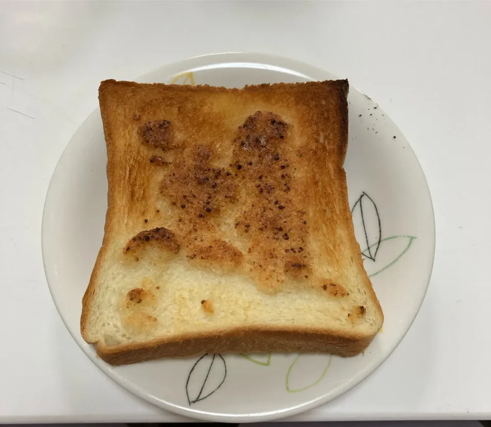 ちょっと早いけどお昼。ソントンさんの「バターしょうゆ」餅や、焼きそば作る時にも合いそうな味(^^)|Saharaさん