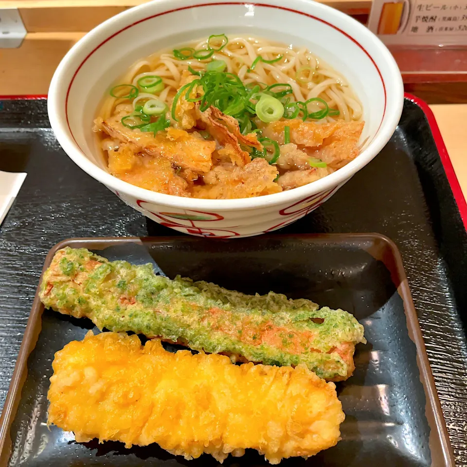 Snapdishの料理写真:ごぼう天うどん w/ 磯辺揚げ&いか天|T. Wonderさん