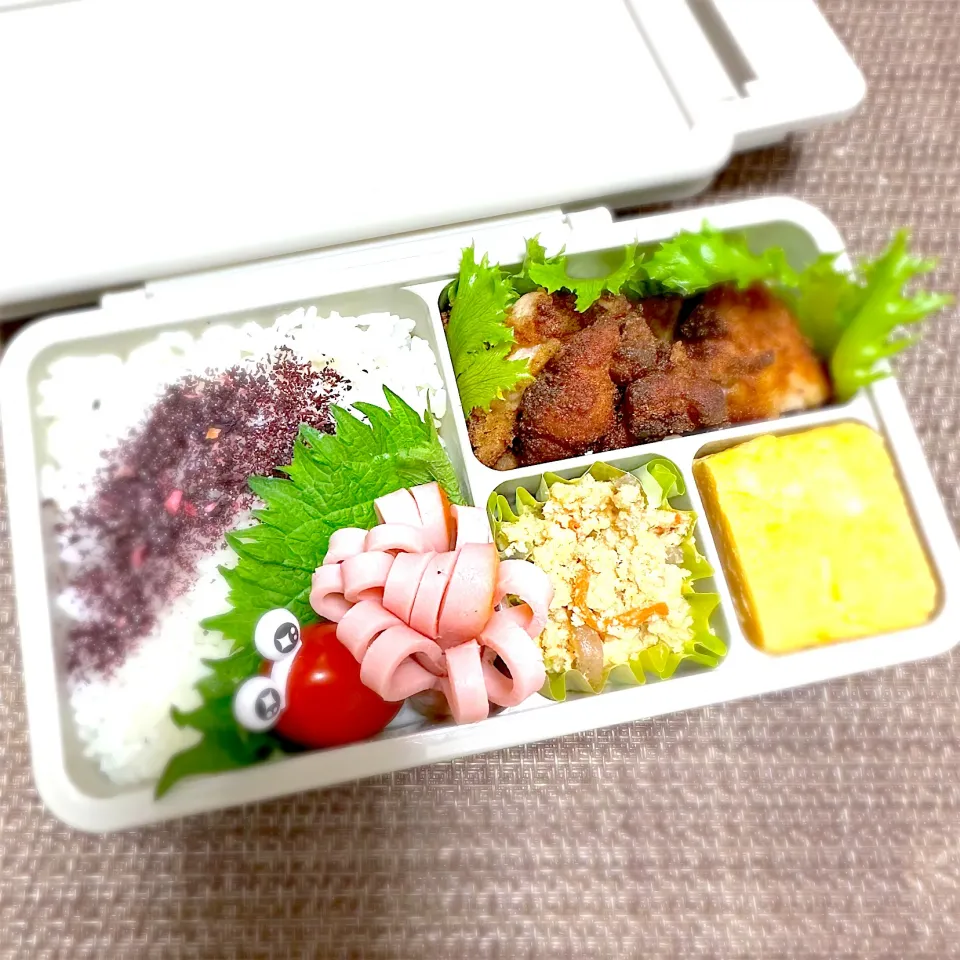 Snapdishの料理写真:SJK弁当🍱〜鶏唐揚げ・玉子焼き・オカラ煮・花ハム|華恋さん