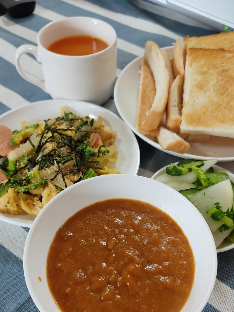 レトルトカレーと食パン|Rピージャーさん