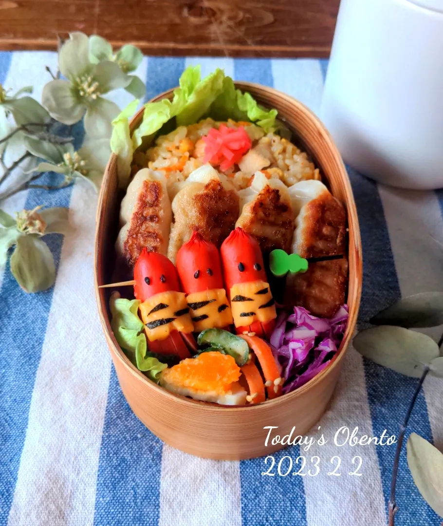 長女のお弁当💕
餃子＆焼き飯✨|さらママさん