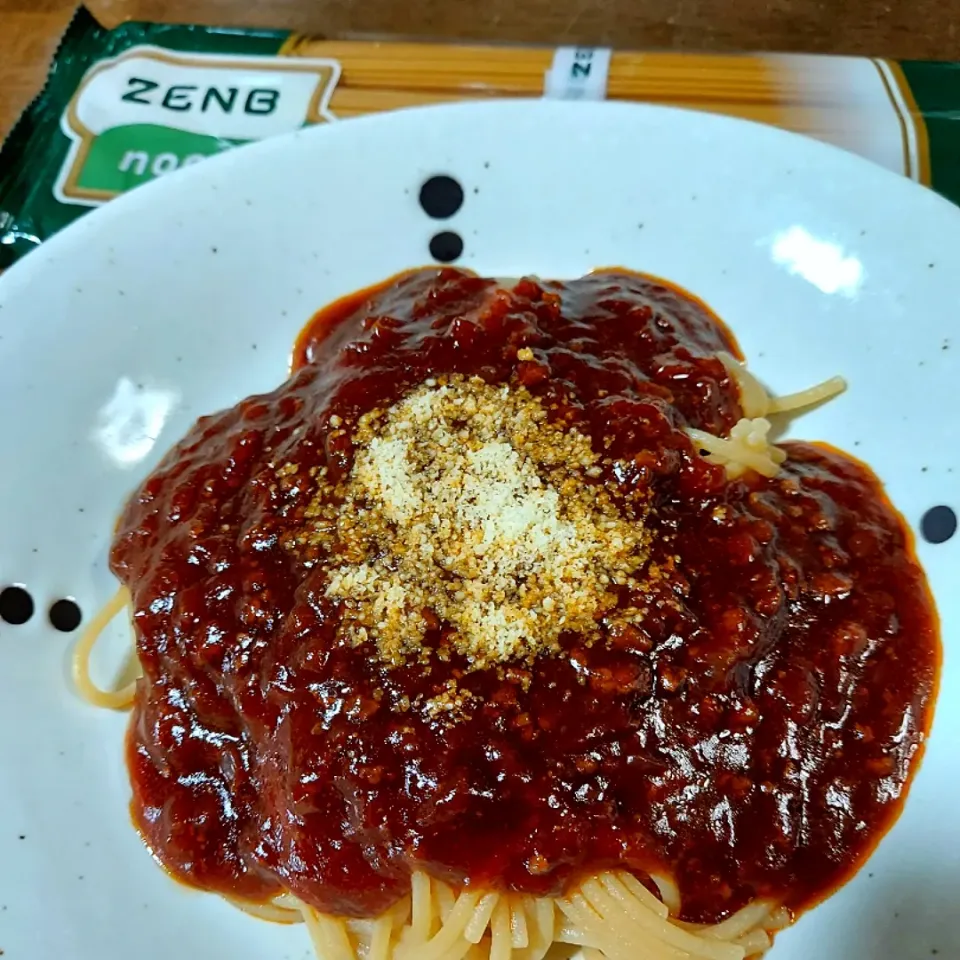 Snapdishの料理写真:大豆ミート入りミートソースで黄えんどう豆100%パスタ|あかね空さん