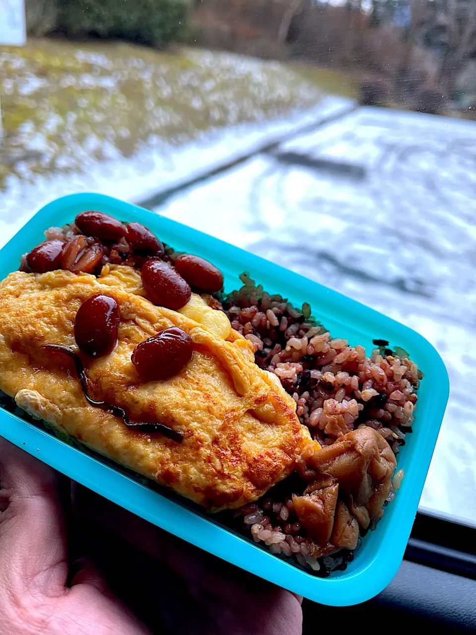 Snapdishの料理写真:#昼飯　豆8個とチーズ玉子焼きと梅乗せロウカット玄米縄文米ミックス子持ち昆布挟み弁当|ms903さん