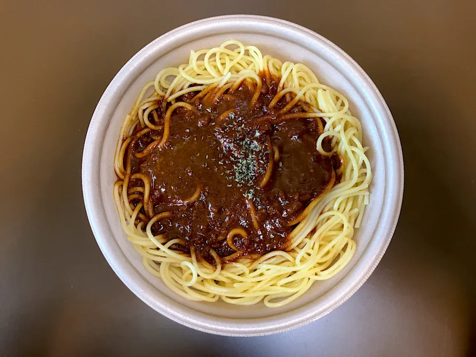 セブン じっくり煮込んだミートソースパスタ|ばーさんさん