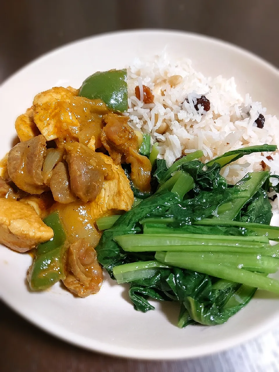 チキンカレーとプラウ風なごはん|きつねさん