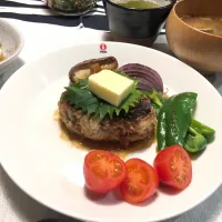 お家食堂𓎩𓌈﻿バターにんにくハンバーグ|Roooriさん