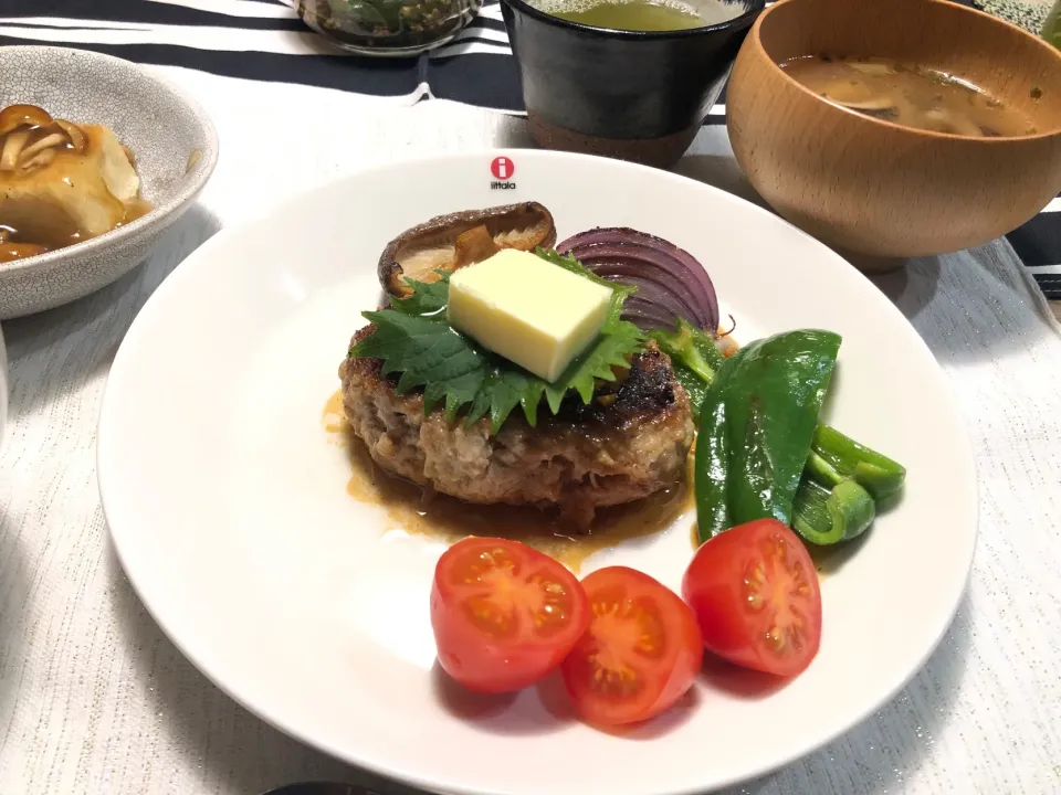 お家食堂𓎩𓌈﻿バターにんにくハンバーグ|Roooriさん