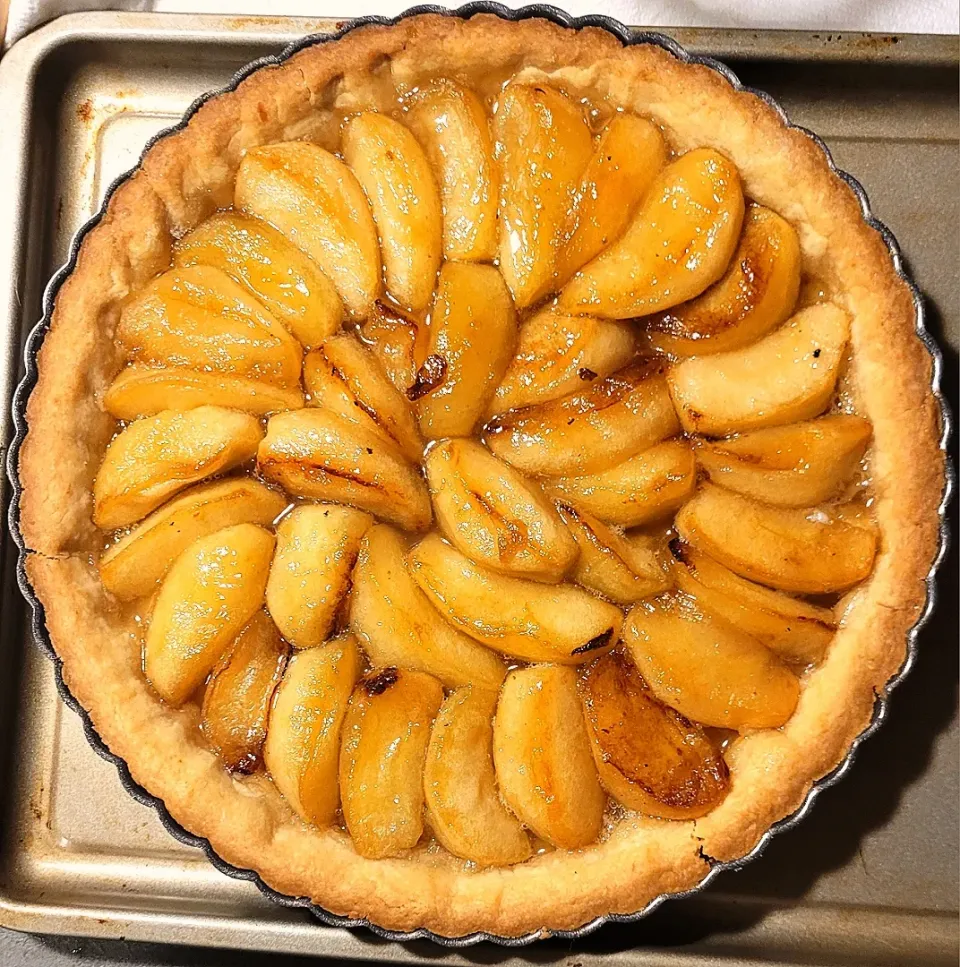 Snapdishの料理写真:Apple Carmelized Tart|Meka Purvisさん