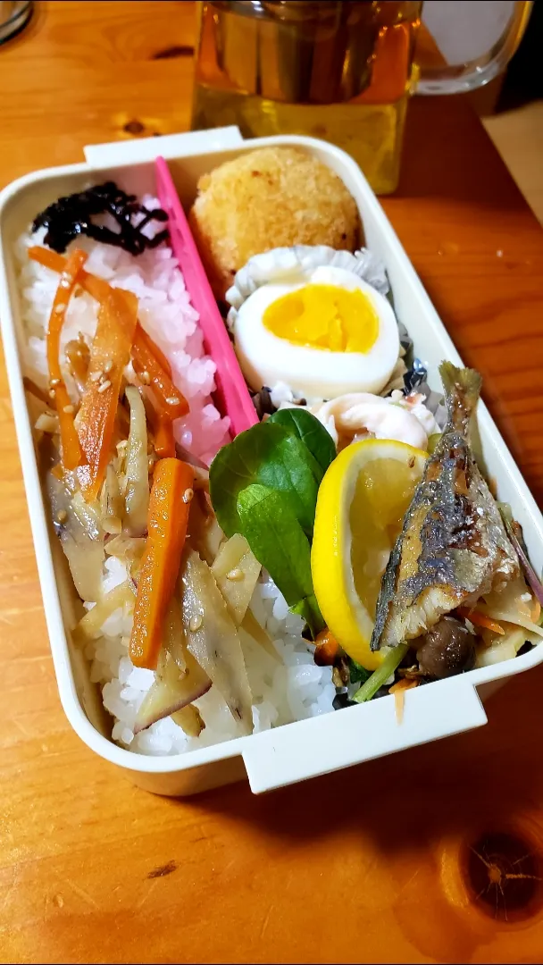 今日のお弁当
きんぴら
ゆで卵
もちもちチーズコロッケ
鯵南蛮漬け
蒸し鶏|Yukiさん