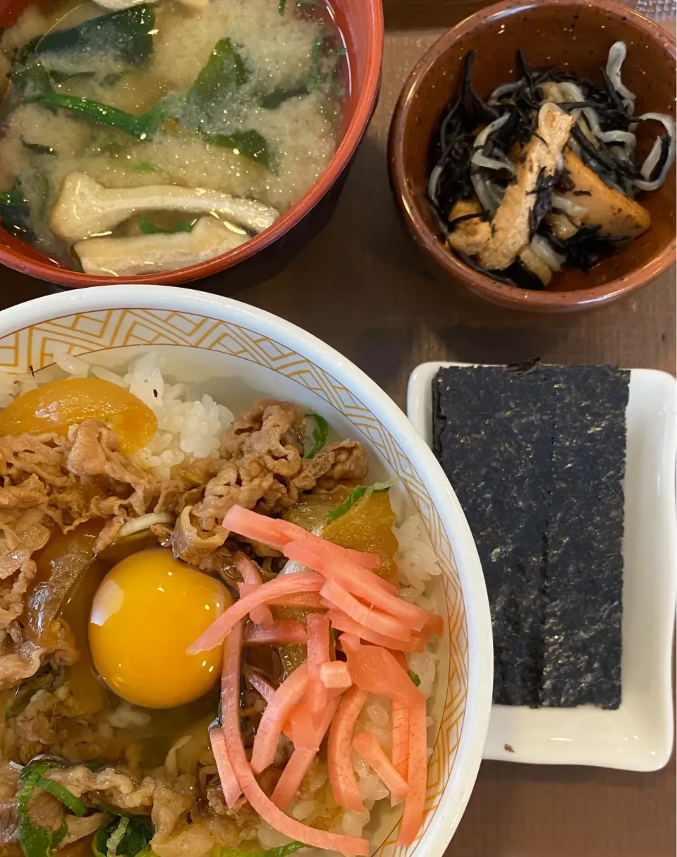 すき家 牛たまかけ朝食 350円|すくらんぶるえっぐさん