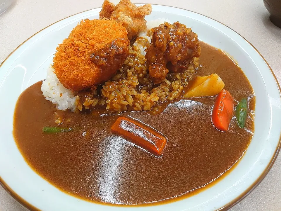 カニクリームコロッケ、唐揚げカレー|nobさん