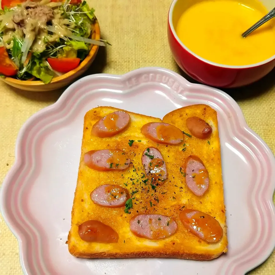 Snapdishの料理写真:ソーセージカレートースト|うたかた。さん