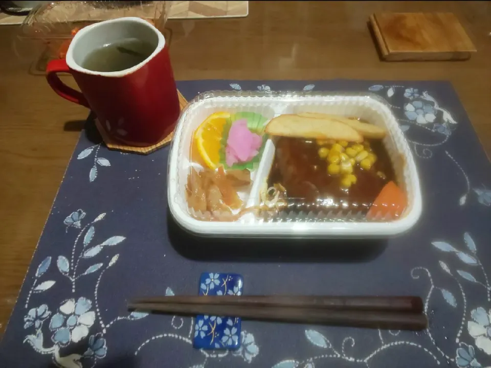 Snapdishの料理写真:ハンバーグ弁当(どんどん弁当。昼飯)|enarinさん