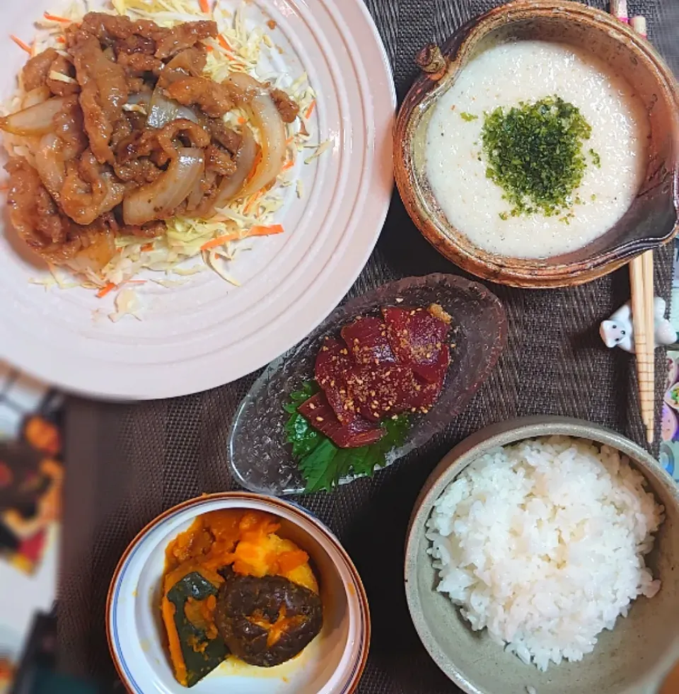 豚の生姜焼き、とろろ汁、マグロの切落し漬けで夕ご飯🍴|ポチさん