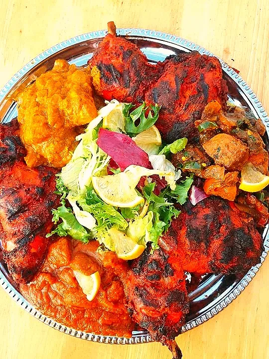 tandoori chicken and 3 curries|the_currierさん