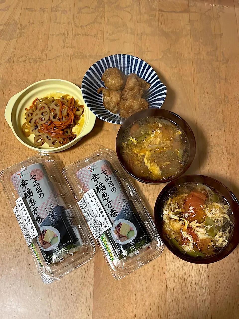 トマトと卵の中華スープ　れんこんきんぴら　唐揚げ　恵方巻き【南南東】|そのみさん