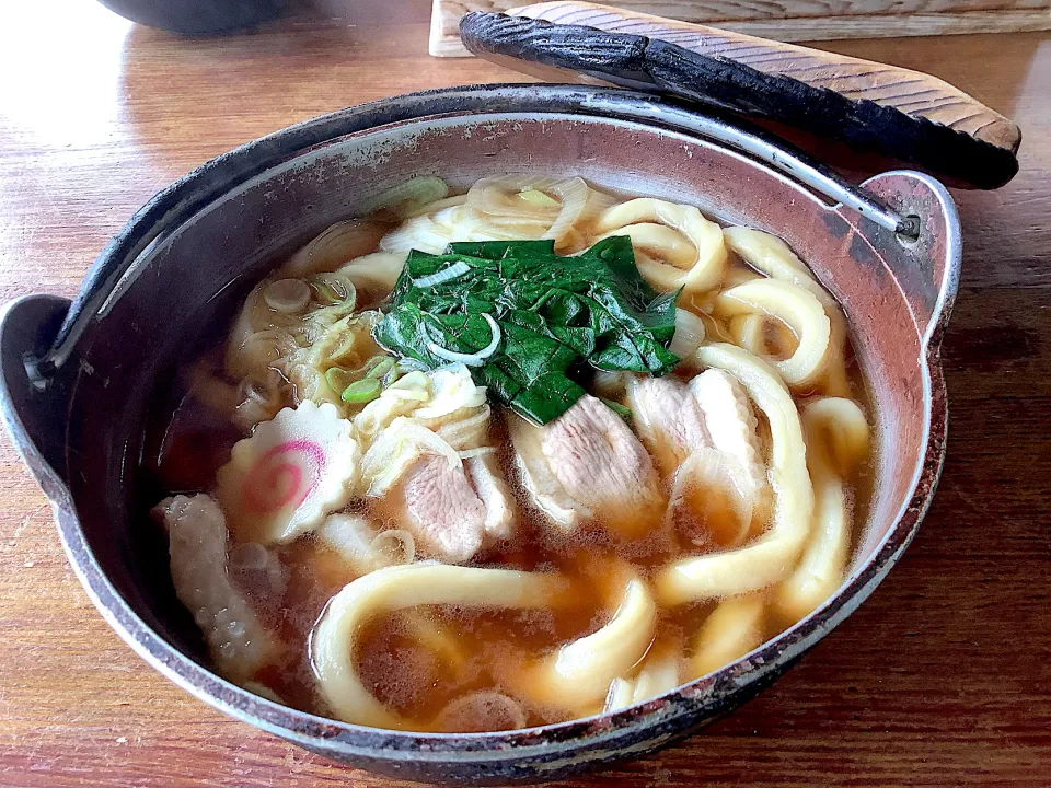 Snapdishの料理写真:いずみや本店さんの『鴨鍋焼きうどん😋』|アライさんさん