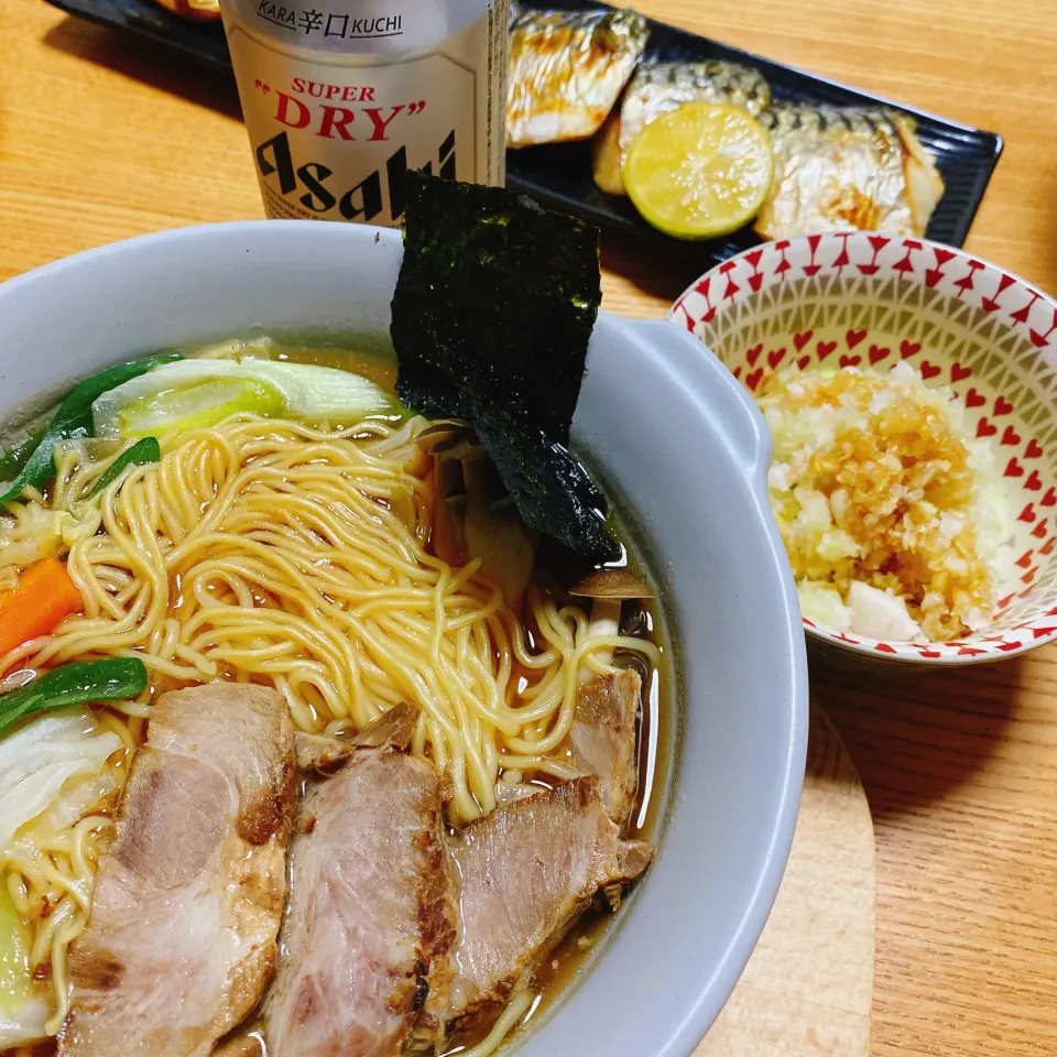 ラーメン🍜
そして、メインは大根おろし！焼き塩サバは添え物と言ってもよい😂|naoさん