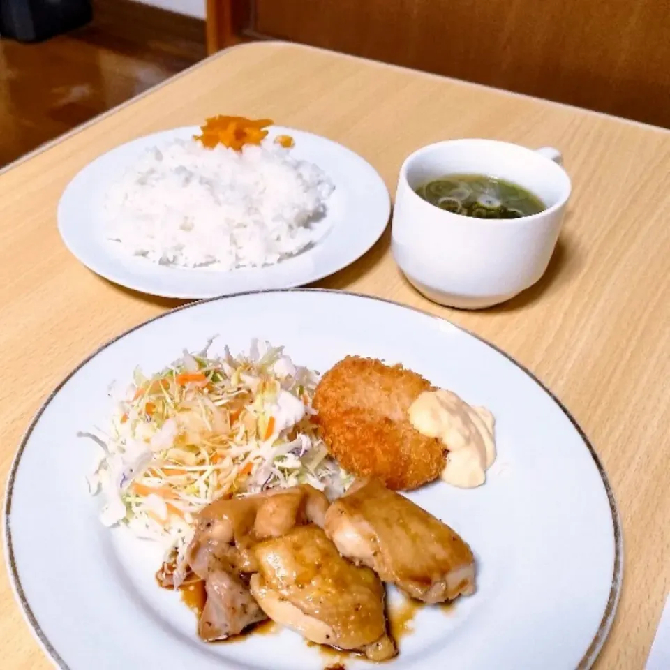 一口チキンステーキとエビカツの盛り合わせ定食。
大衆洋食アリヨです。
#父子家庭の晩ごはん
#|ariyo4200さん