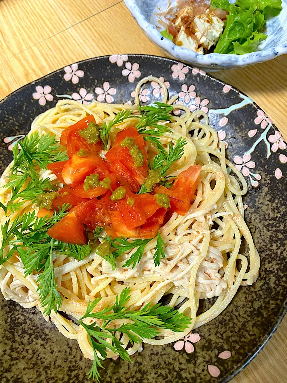 Snapdishの料理写真:明太子パスタ柚子胡椒塩麹　クリームチーズの鰹節和え|みぃ〜こさん