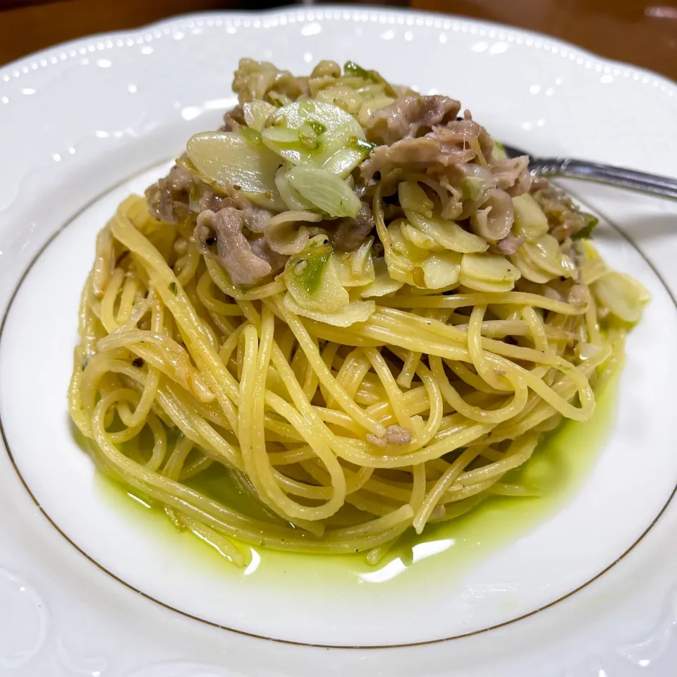 Snapdishの料理写真:【青いにんにく辣油パスタ】|ristorante_sallyさん