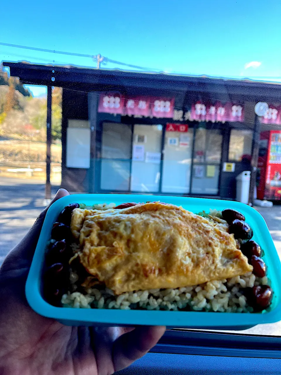 標高の高いとこで #昼飯　豆10個と梅2個とチーズ玉子焼き乗せロウカット玄米海苔子持ち昆布と海苔おかか段々弁当|ms903さん