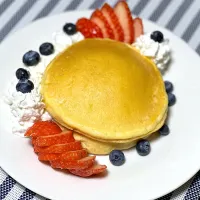 Pancake with strawberry’s and blueberry|minamiさん