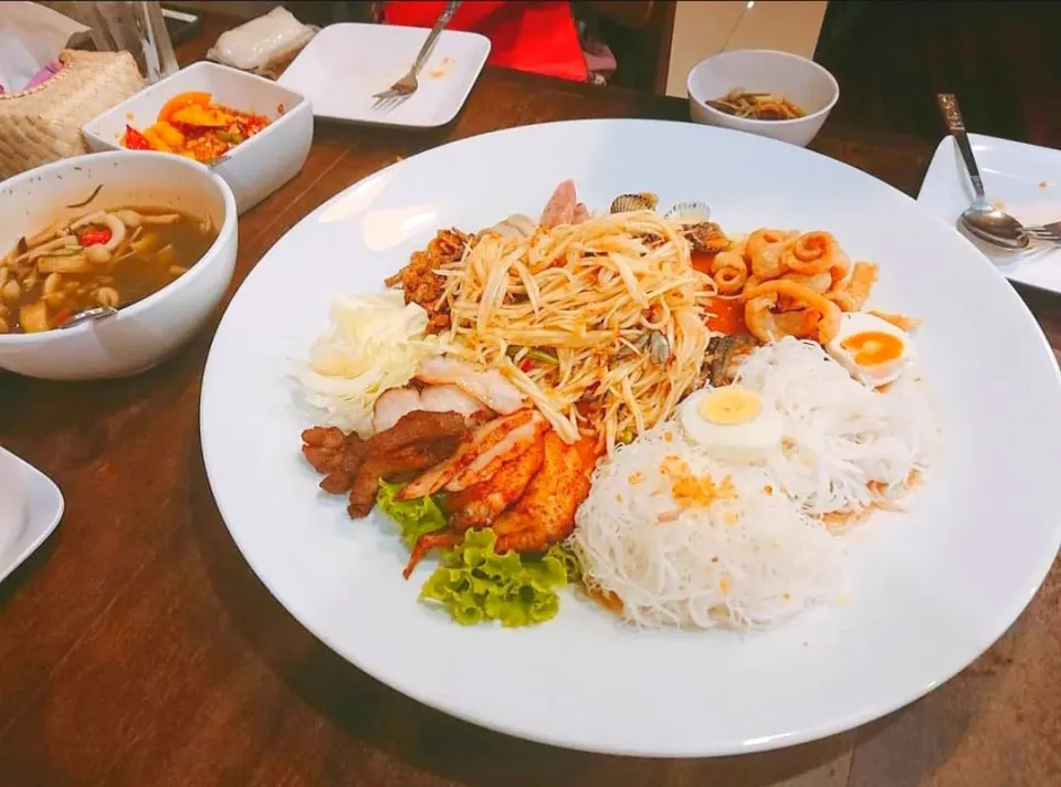 Huge Platter of Spicy & Savory Papaya Salad 🌶️🥗🌶️ Yummm... 🤤|An'leeさん