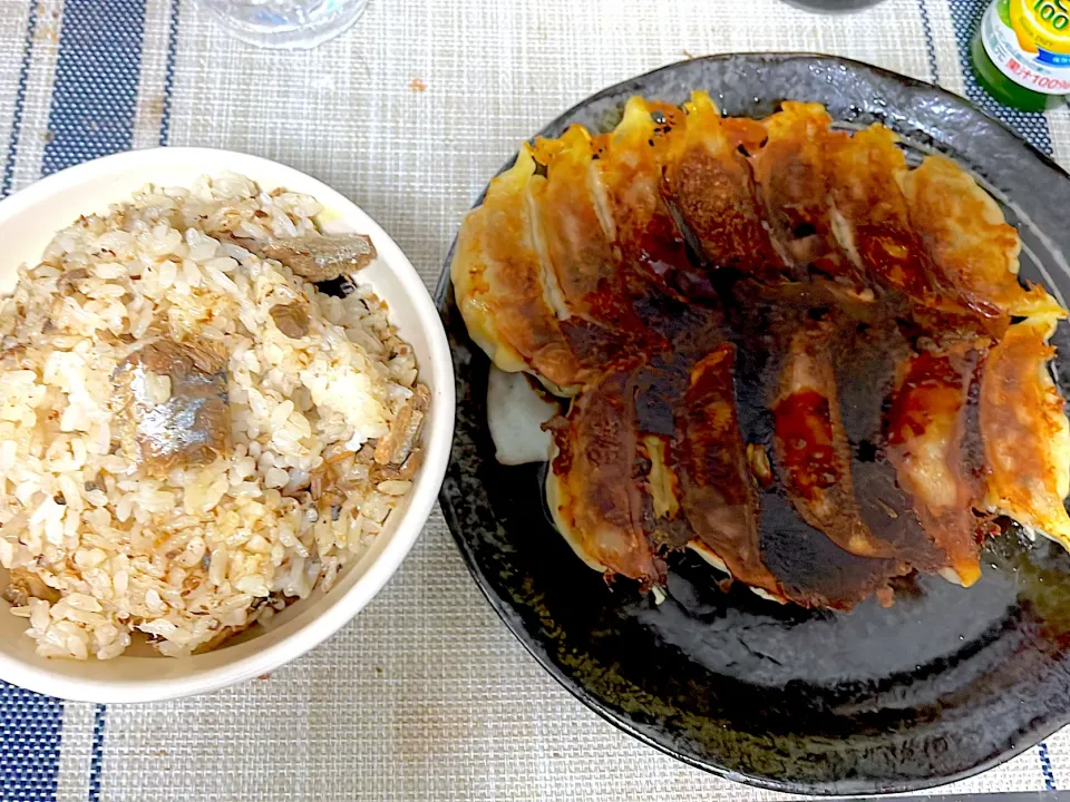 鰯の味噌煮炊き込みご飯と雷神餃子|うどん爆発さん