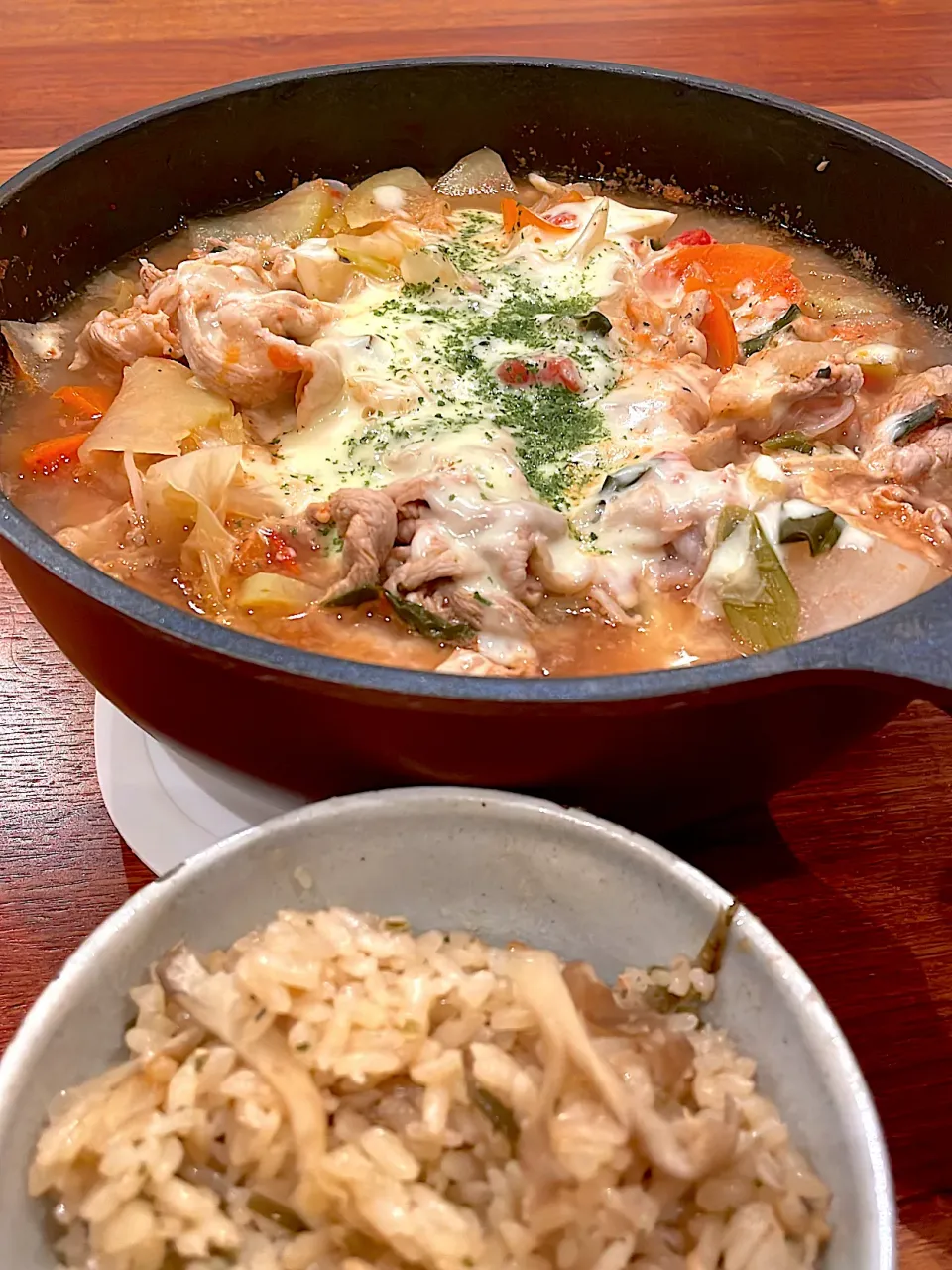 トマトチーズ鍋　サバ缶炊き込みご飯|とゆあさん