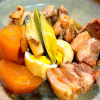 鶏手羽元と豚の角煮