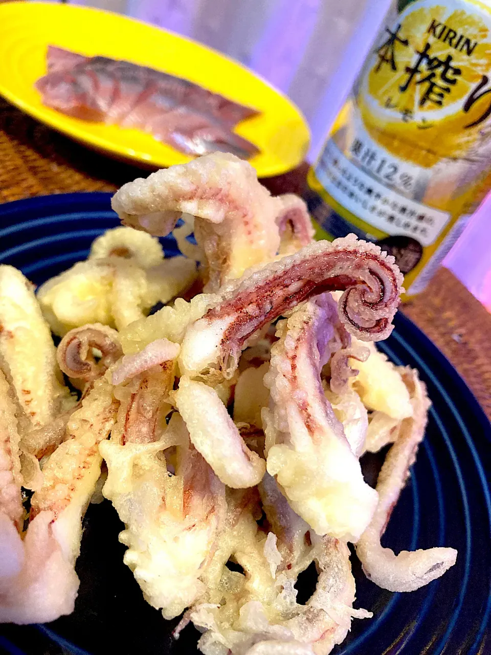 ヤリイカゲソ天と、おまけで釣れたイワシの刺身😋🍻💕✨|アイさん