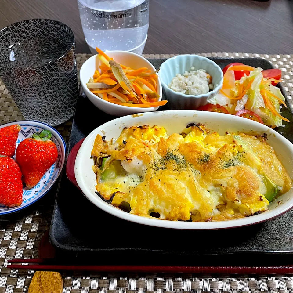 Snapdishの料理写真:2/6晩ご飯：海老とアボカドのタルタルチーズ焼き|ななみんさん