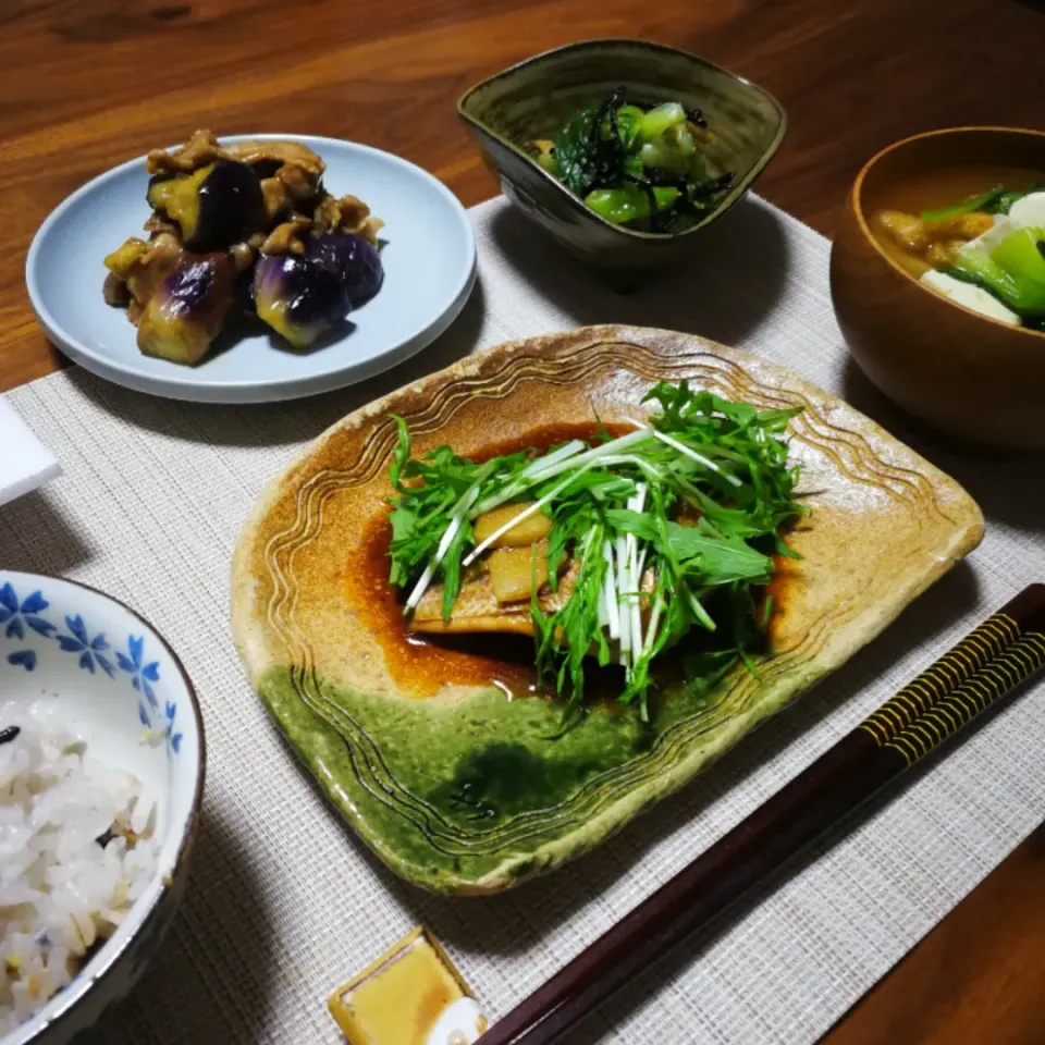 白身魚の中華蒸し
照り照り甘辛ナス
チンゲン菜と塩昆布の生姜ナムル
味噌汁
納豆
30穀米|上海ひまわりさん