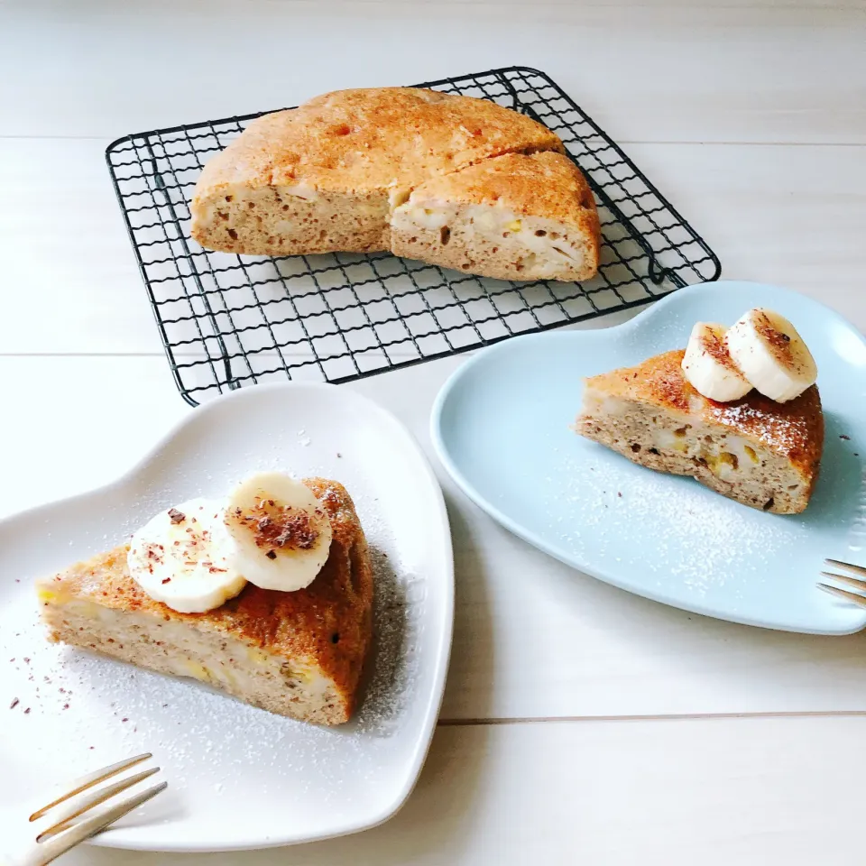 Snapdishの料理写真:炊飯器でつくるバナナケーキ🍌|sakiさん