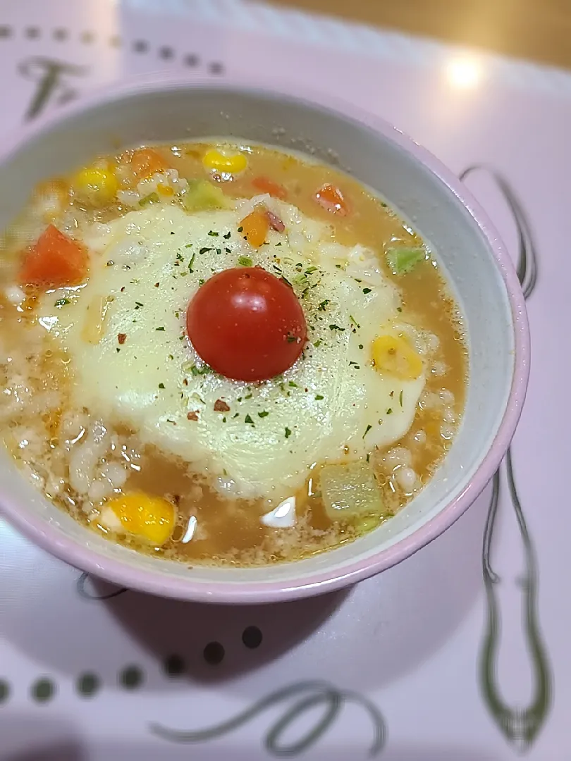 朝ごはんにピッタリ☀
アルモンデ コンソメ+ミックスベジタブルで
スープチーズごはん😋|みぽりん♪さん