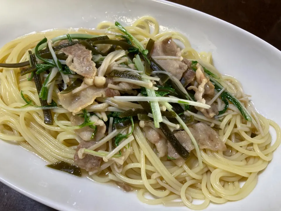 羅臼昆布、登米のだし、あご粉末で出汁をとった和風パスタ|はみんぐば〜どさん