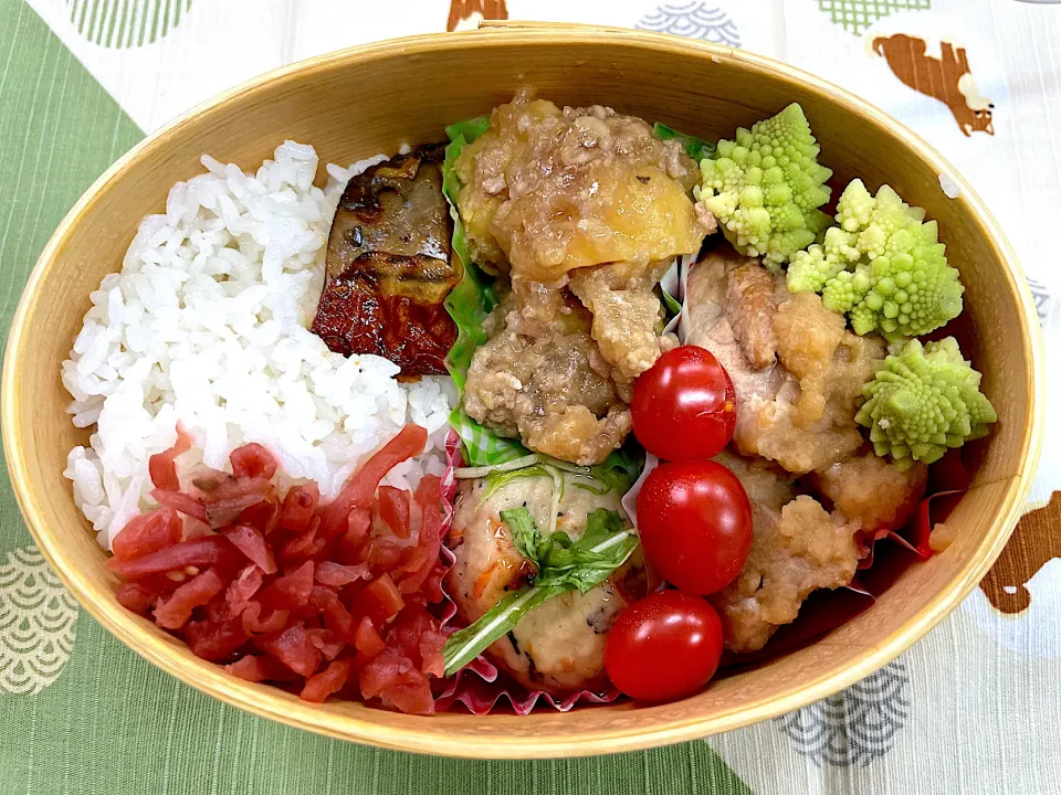 鶏肉のみぞれ煮、インカネ目覚めのそぼろ和え、焼きサバ🍱|なお🅿️さん