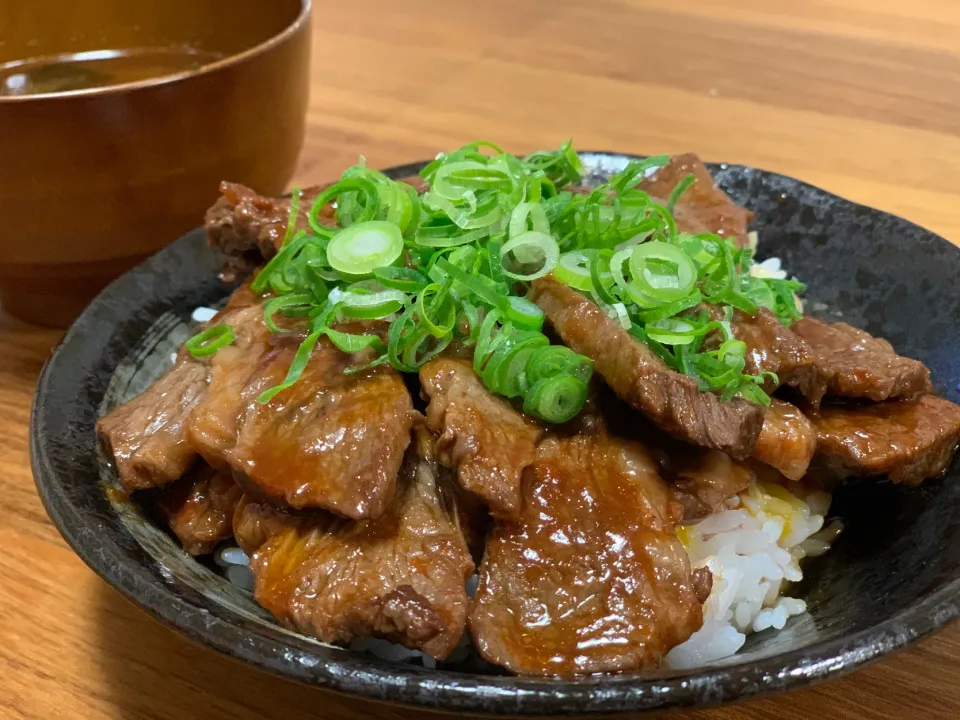 卵かけご飯に焼肉のっけて焼肉丼！|ふくすけ食堂さん