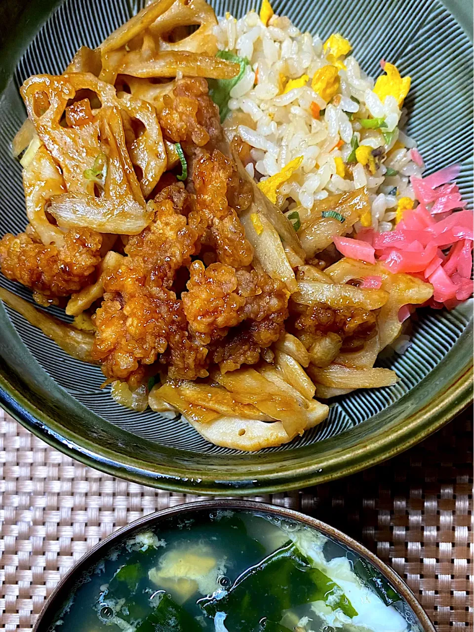 唐揚炒飯定食|すくらんぶるえっぐさん