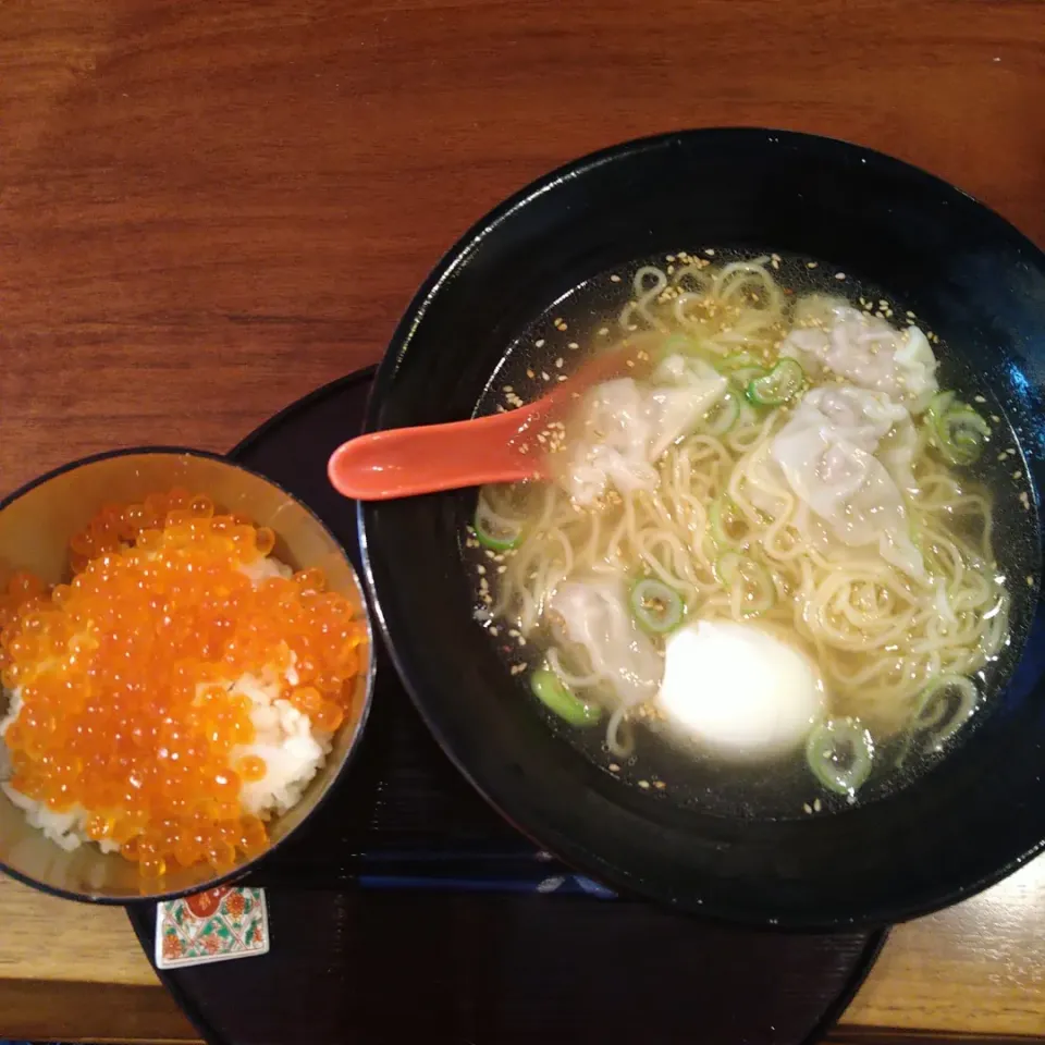 函館セット　イクラ丼と塩ワンタン麺|Jay20170327さん