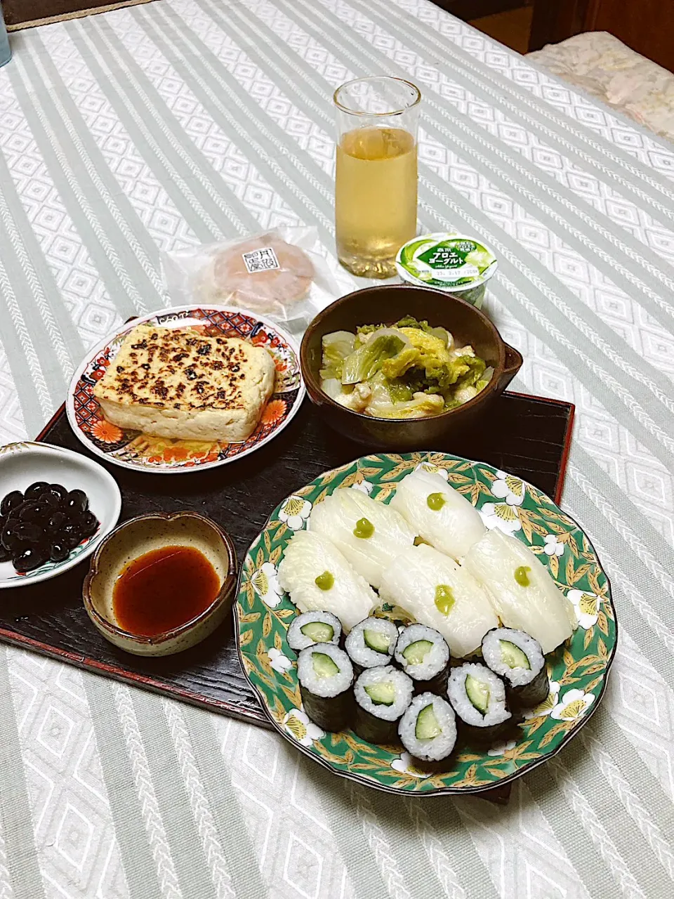 Snapdishの料理写真:grandmaの晩ごはん☆きゅうり巻き・漬物寿司|kaoriさん