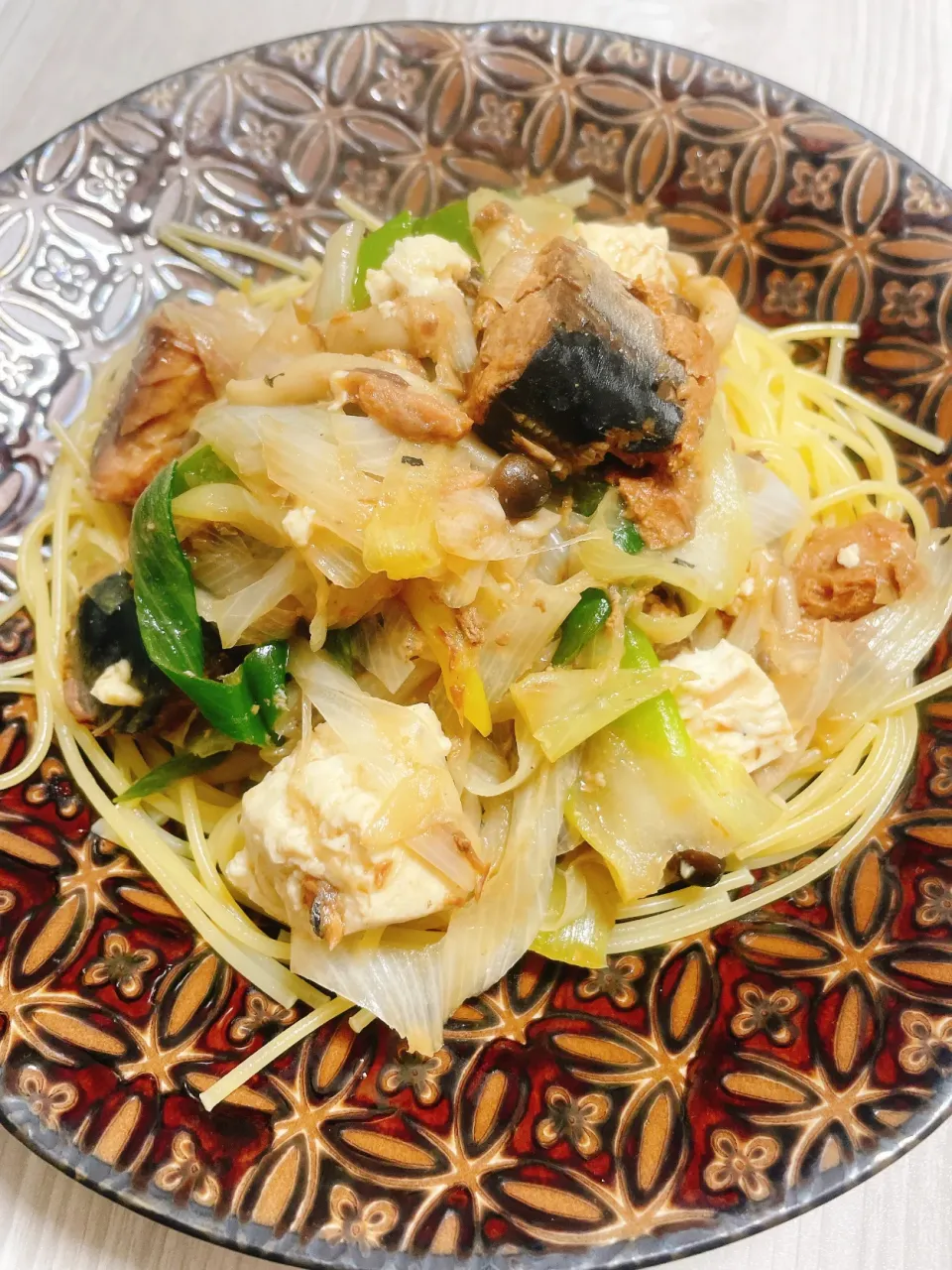 Snapdishの料理写真:鯖味噌煮缶×長葱の和風パスタ|ちろさん