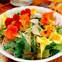 Snapdishの料理写真:お花のサラダ🌼🌸|ともこさん