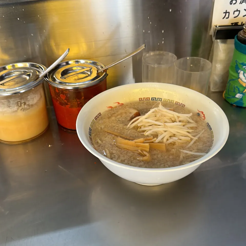 Snapdishの料理写真:今日のネギ、辛い！　＃朝ラー　してます。　＃ラーメン　にネギ、入れてます。　＃夜勤明け　です。　＃ホープ軒　です。|Hajime Sakaiさん