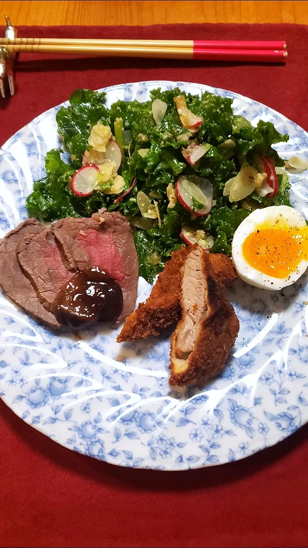 今夜のおかず

ローストビーフ
ひれトンカツ
半熟たまご
ケールとラディッシュのチーズナッツサラダ|Yukiさん